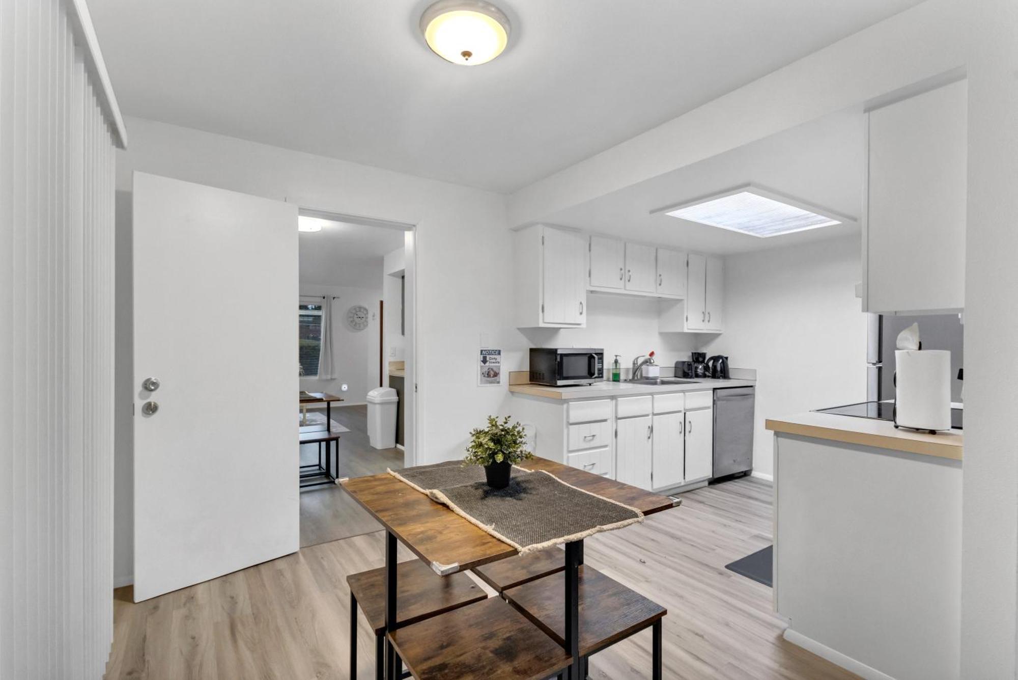Central Bellevue House エクステリア 写真